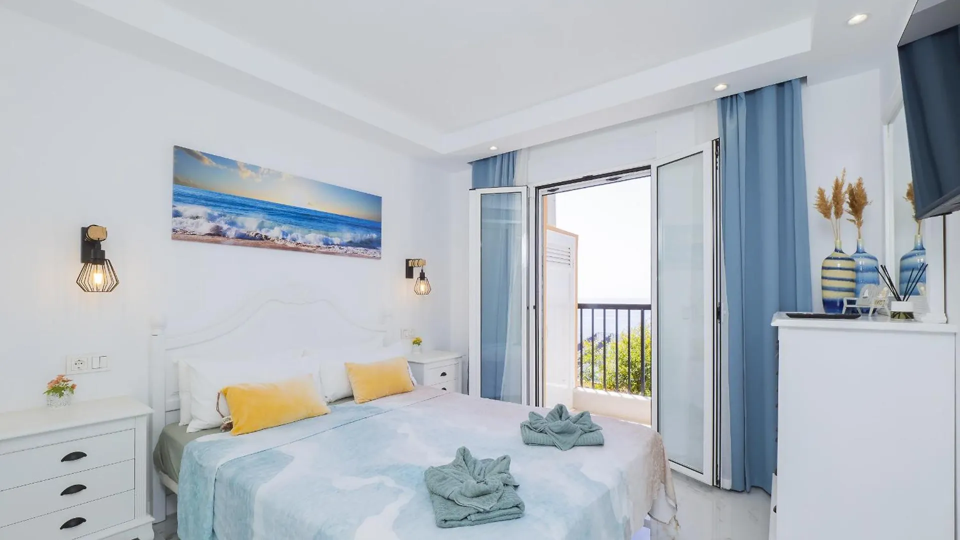 Cubo'S El Faro Beach Apartment With Pool Sitio de Calahonda